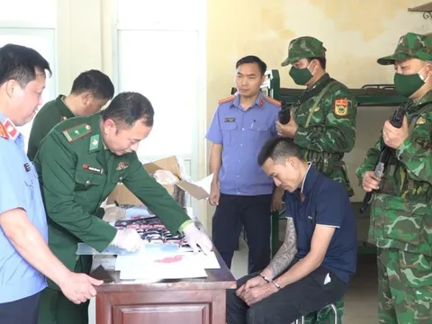 Bắt đối tượng giấu 12.000 viên ma túy trong bao tải nông sản để vận chuyển