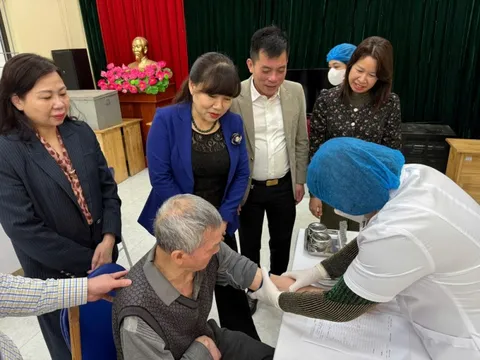 Chăm sóc sức khỏe người cao tuổi tại Tây Hồ: Hướng đi nhân văn và đồng bộ