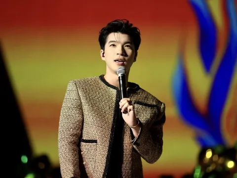 HIEUTHUHAI, MONO, Tóc Tiên trình diễn bùng nổ trên sân khấu 6.000m² tại Mỹ Đình