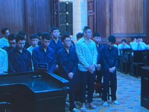 Tuyên án 18 nam sinh hỗn chiến vì “nhìn không vừa mắt”