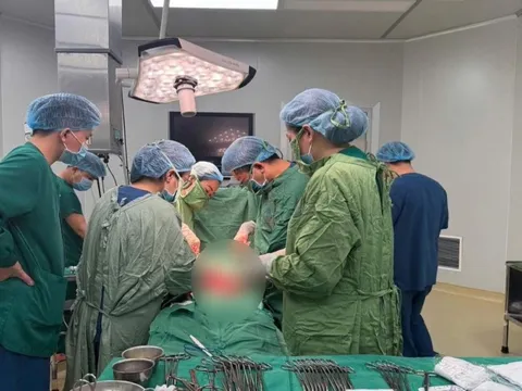 BV Phụ sản Trung ương: Mổ lấy thai thành công cho sản phụ 43 tuổi, u xơ tử cung