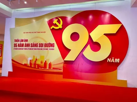 Triển lãm ảnh về hành trình 95 năm Ngày thành lập Đảng bộ thành phố Hà Nội