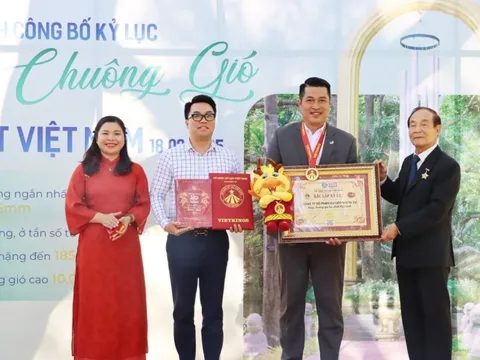 TTC World - Tà Cú công bố kỷ lục Tháp chuông gió lớn nhất Việt Nam