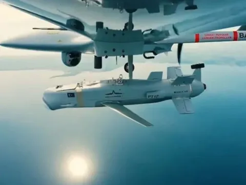 Tên lửa Kemankeş-1 đạt bước tiến quan trọng với "Bóng ma Bayraktar"