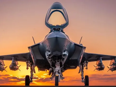 Khi bật “chế độ chiến thần”, tiêm kích tàng hình F-35 mạnh đến đáng sợ