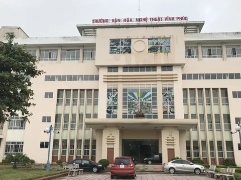 Hiệu trưởng "sửa yêu cầu thấp xuống" để Tập đoàn Phúc Sơn trúng thầu