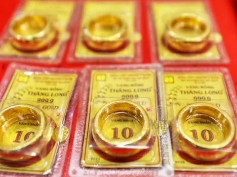 Giá vàng 19/3: Vàng trong nước vượt mốc 99 triệu đồng/lượng