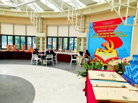 Trưng bày sách, báo “Đảng bộ thành phố Hà Nội – 95 năm xây dựng và trưởng thành”