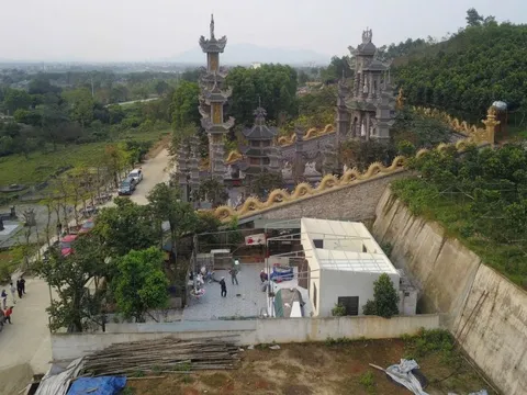 Vụ xây lăng mộ, nhà ở trên đất rừng: Tháo dỡ công trình vi phạm