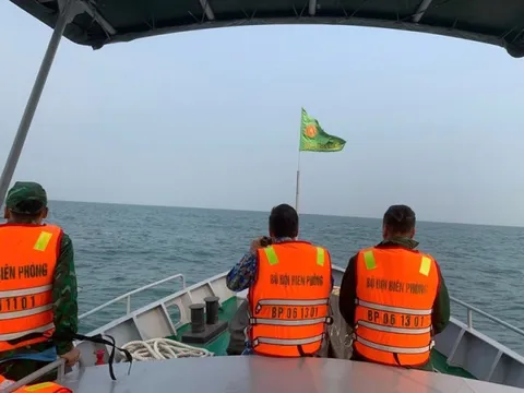 Vụ 4 ngư dân mất tích trên biển ở Nghệ An: "Tôi phải vật vờ ôm bám tấm xốp để nổi trên biển"