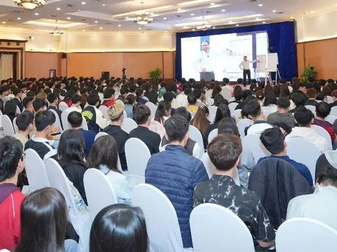 Hơn 400 bạn trẻ tham gia chương trình “đánh thức khát vọng tuổi trẻ”