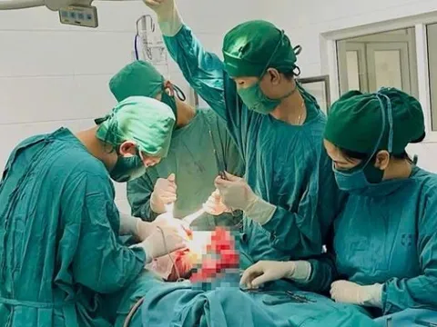 Phẫu thuật loại bỏ khối u mỡ 8kg cho bệnh nhân 56 tuổi