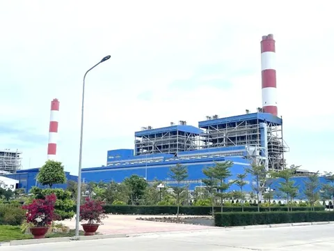 Bụi đen từ Điện lực Vĩnh Tân phát tán vào nhà dân: Yêu cầu ngừng bốc dỡ than khi có gió lớn