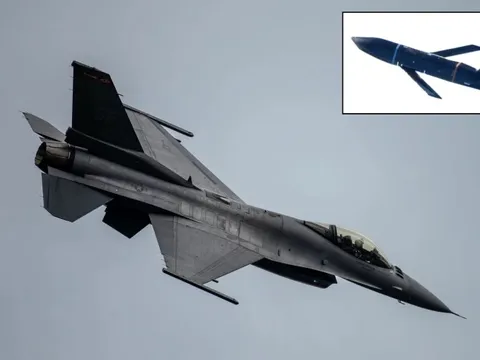 Tên lửa LRASM giúp F-16 thành “kẻ săn mồi” đáng gờm trên biển