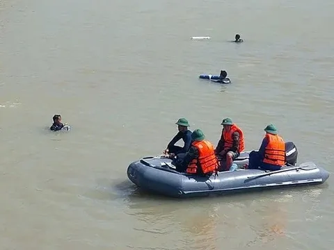 Tìm thấy thi thể 2 thiếu nữ ôm chặt nhau dưới sông