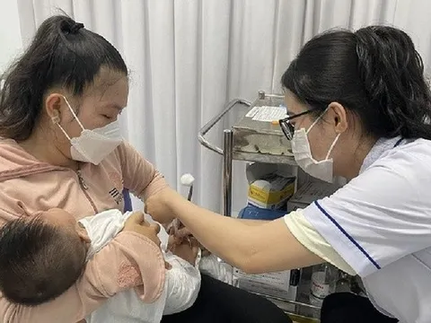 Quảng Ninh phấn đấu hoàn thành tiêm chủng dịch sởi trước hạn