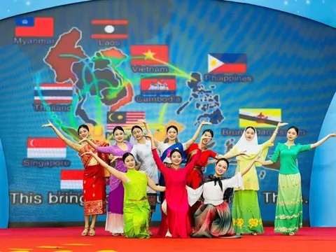 Nỗ lực xây dựng hạnh phúc cho bản thân, gia đình, cộng đồng, quốc gia