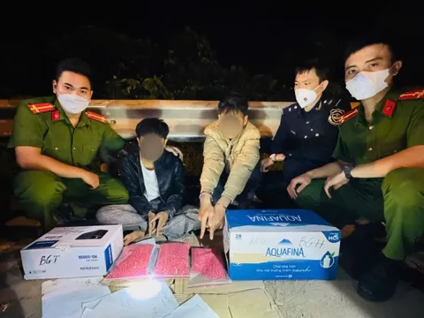 Bắt 2 đối tượng vận chuyển 30.000 viên ma tuý tổng hợp