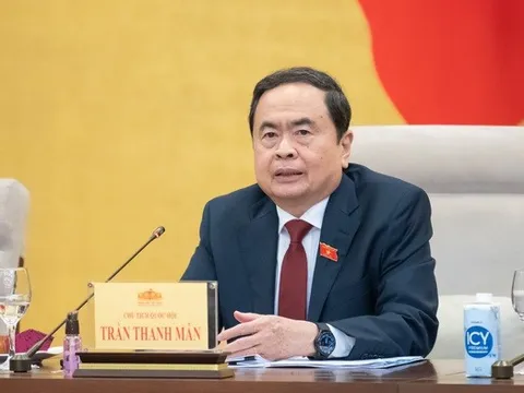 Chủ tịch Quốc hội ký ban hành các nghị quyết của UBTVQH về công tác cán bộ