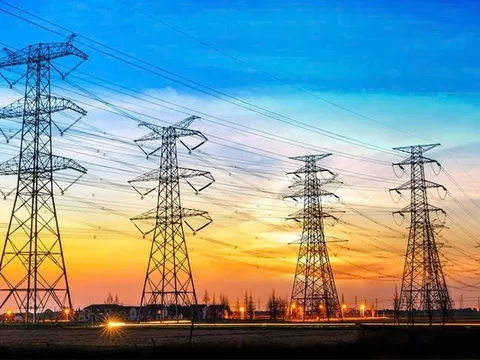 Triển vọng doanh nghiệp thiết bị điện nhìn từ làn sóng rót vốn mạnh vào lưới truyền tải điện