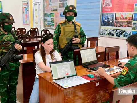 Clip: Bắt người phụ nữ trốn truy nã chuẩn bị xuất cảnh sang Campuchia