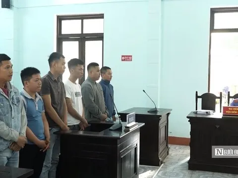 "Chơi" ma tuý trong quán bar, 8 thanh niên lĩnh án
