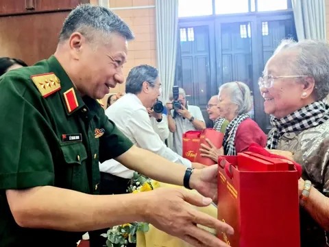 TPHCM tri ân Mẹ Việt Nam Anh hùng, nữ cựu tù chính trị