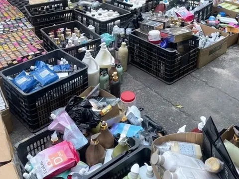 Triệt phá kho hàng mỹ phẩm "khủng" không rõ nguồn gốc xuất xứ