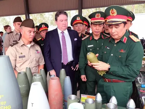Hoa Kỳ bàn giao thao trường huấn luyện rà phá bom mìn cho Việt Nam