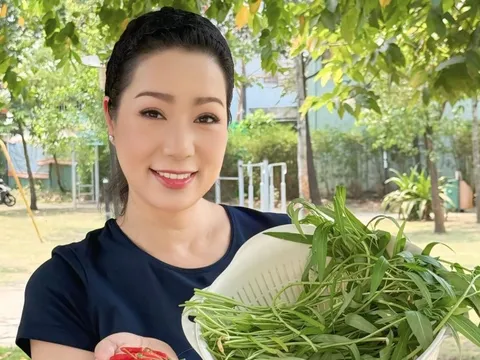 Á hậu duy nhất là NSND: Giàu có vẫn tự tay cuốc đất trồng rau