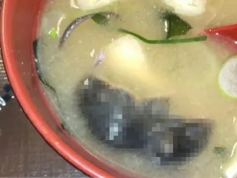 Đang ăn canh, thực khách sốc nặng khi phát hiện "thứ đáng sợ"
