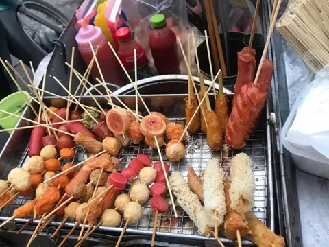 Hà Nội sẽ kiểm tra quán bán thịt xiên nướng, đồ ăn nhanh quanh trường học