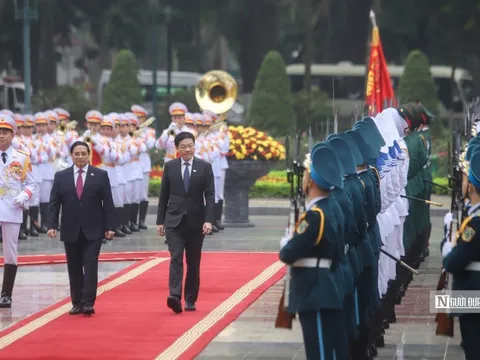 Thủ tướng Phạm Minh Chính chủ trì lễ đón Thủ tướng Singapore Lawrence Wong