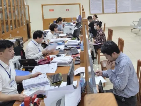 Xây dựng, củng cố chính quyền địa phương cấp cơ sở vững mạnh, gần dân