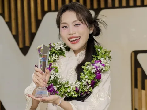 Ca sĩ Phương Mỹ Chi được vinh danh