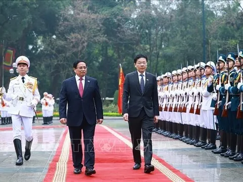 Thủ tướng Phạm Minh Chính chủ trì Lễ đón Thủ tướng Singapore và Phu nhân