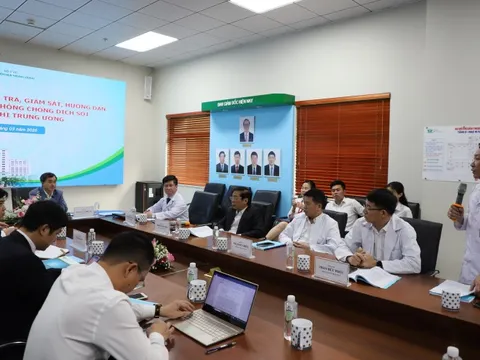 Kiểm tra công tác thu dung, điều trị bệnh sởi tại Hà Nội