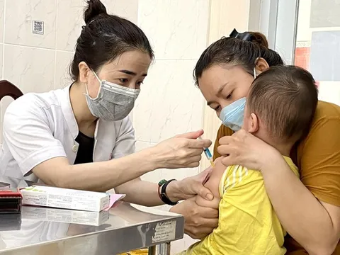 Trẻ mắc sởi trong 3 ngày vẫn tiêm được vắc-xin sởi