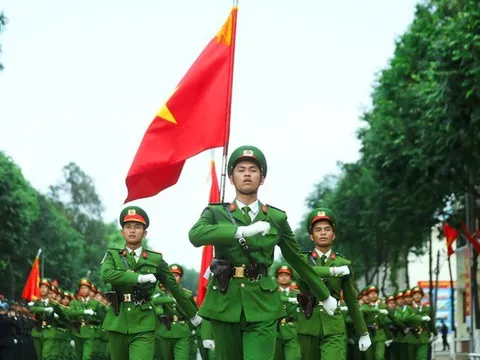 Cận cảnh hơn 3.000 cán bộ, chiến sĩ CAND hợp luyện diễu binh chào mừng lễ 30/4