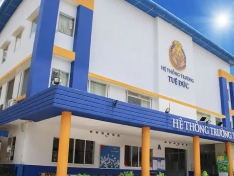 Ngộ độc hàng loạt ở Trường Tuệ Đức: Đình chỉ bếp ăn, truy xuất thực phẩm