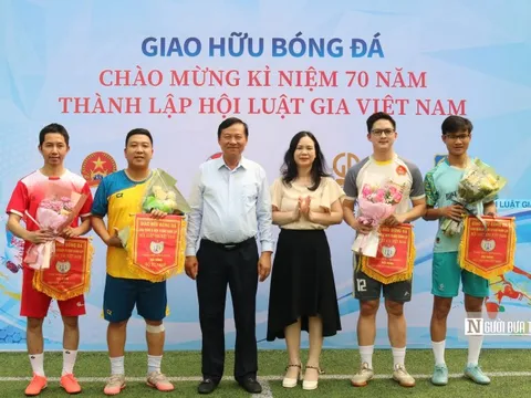 Sôi động trận giao hữu bóng đá chào mừng kỷ niệm 70 năm thành lập Hội Luật gia Việt Nam