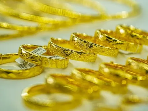 Giá vàng 28/3: Vàng trong nước vượt 100 triệu đồng/lượng