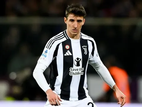 Hậu vệ trẻ nổi bật của Juventus vào tầm ngắm của Liverpool