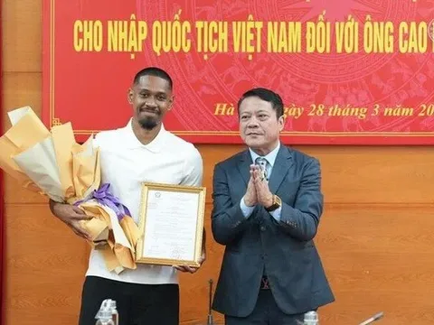 Cầu thủ Cao Pendant Quang Vinh chính thức trở thành công dân Việt Nam