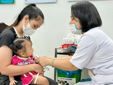 Các địa phương miền Trung đồng loạt triển khai tiêm vaccine phòng sởi