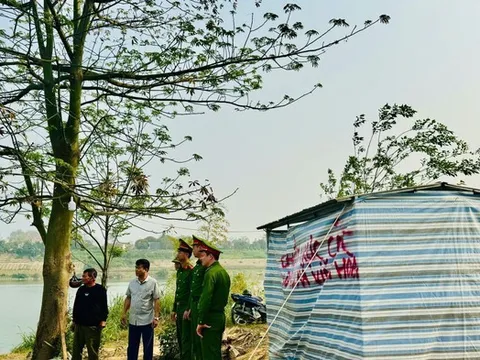 Công an lập chốt trực ngăn chặn khai thác cát trái phép trên sông Mã