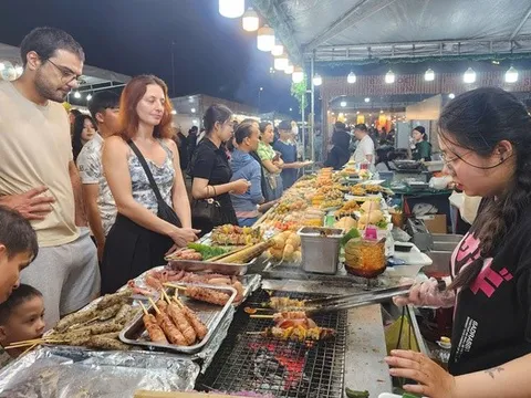 Món ngon hội tụ, thu hút du khách tại Lễ hội Đà Nẵng Food Tour 2025
