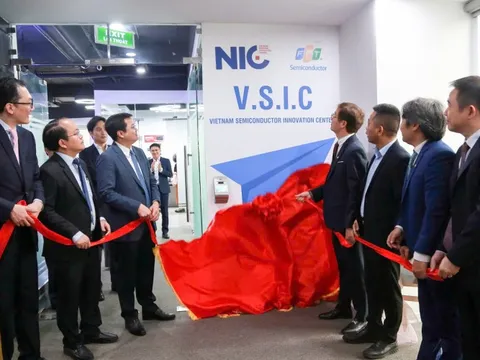 Khai trương Trung tâm ươm tạo và đào tạo bán dẫn (VSIC)