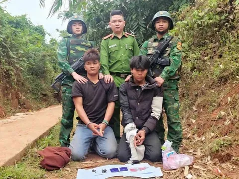 Bắt 2 thanh niên vượt biên sang Lào mua ma tuý về sử dụng dần