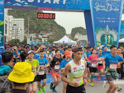 Tưng bừng khai mạc du lịch Cát Bà năm 2025